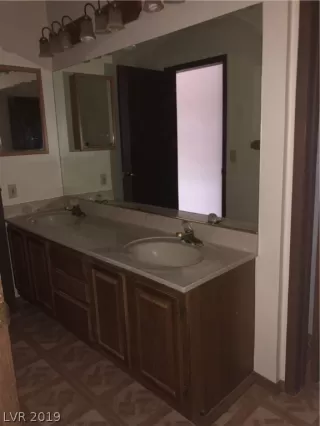 Photo #4: 2107546 Listing