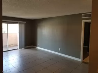Photo #3: 2107563 Listing
