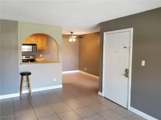 Photo #5: 2107563 Listing