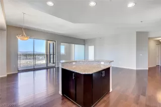Photo #4: 2107662 Listing 