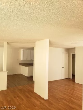 Photo #5: 2107713 Listing 