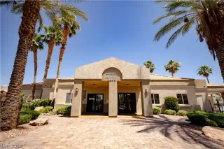 Photo #5: 2107814 Listing