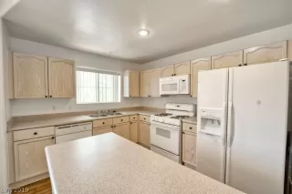 Photo #3: 2107831 Listing