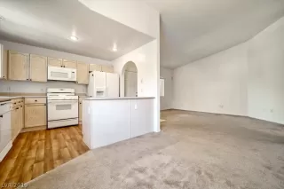 Photo #4: 2107831 Listing