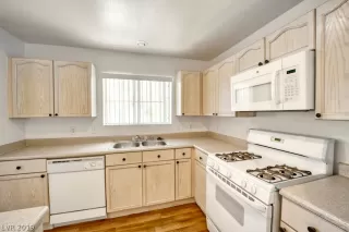 Photo #5: 2107831 Listing