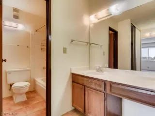 Photo #5: 2107935 Listing