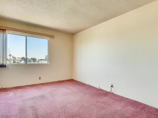 Photo #6: 2107935 Listing