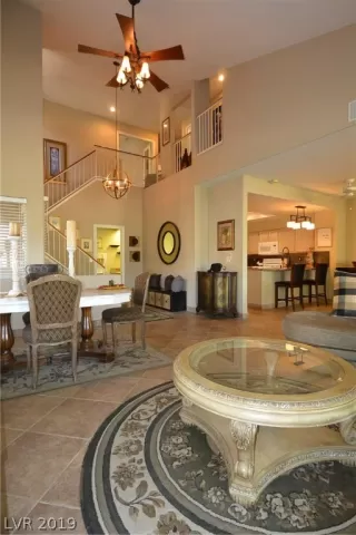 Photo #5: 2107957 Listing