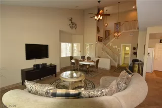 Photo #6: 2107957 Listing