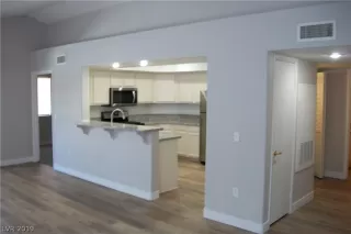 Photo #5: 2108002 Listing