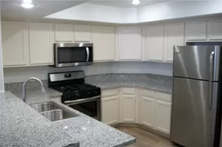 Photo #6: 2108002 Listing