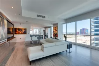 Photo #6: 2108067 Listing 