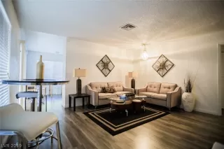 Photo #4: 2108156 Listing