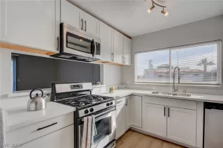 Photo #4: 2108242 Listing 
