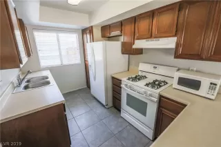 Photo #6: 2108382 Listing 