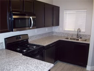 Photo #6: 2108399 Listing 