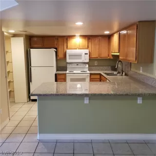 Photo #2: 2108416 Listing 