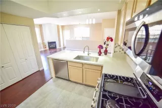 Photo #3: 2108462 Listing 