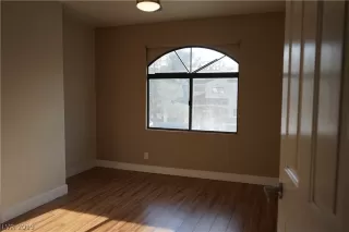 Photo #5: 2108467 Listing 