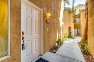 Photo #2: 2108544 Listing