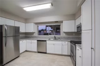 Photo #5: 2108610 Listing