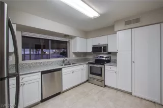 Photo #6: 2108610 Listing