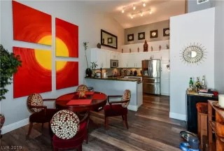 Photo #1: 2108629 Listing