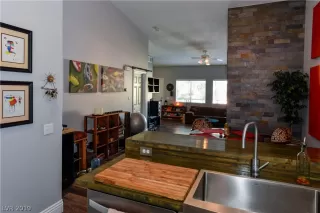 Photo #2: 2108629 Listing