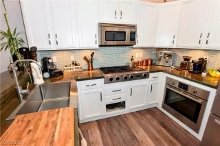 Photo #3: 2108629 Listing