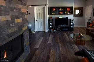 Photo #4: 2108629 Listing