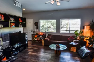 Photo #5: 2108629 Listing