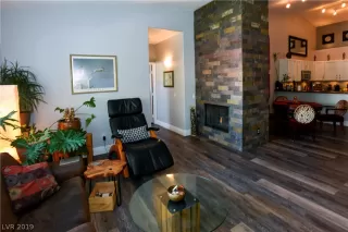 Photo #6: 2108629 Listing