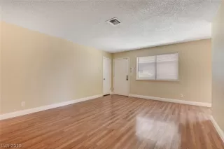 Photo #5: 2108645 Listing 