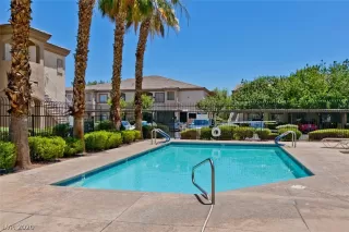 Photo #5: 2108651 Listing 