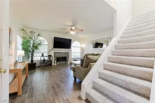 Photo #5: 2108657 Listing