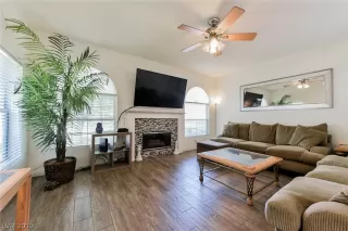 Photo #6: 2108657 Listing