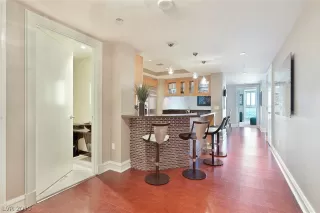 Photo #5: 2108668 Listing 