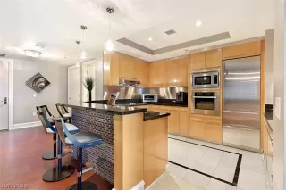 Photo #6: 2108668 Listing 