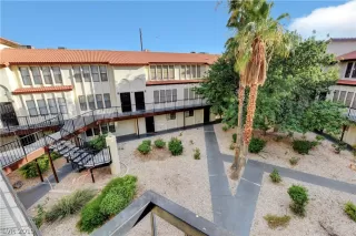 Photo #3: 2108672 Listing