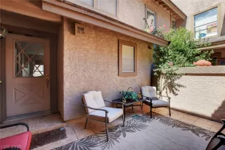 Photo #5: 2108741 Listing