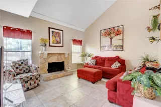 Photo #6: 2108741 Listing