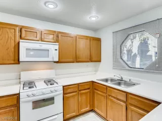 Photo #4: 2108766 Listing 