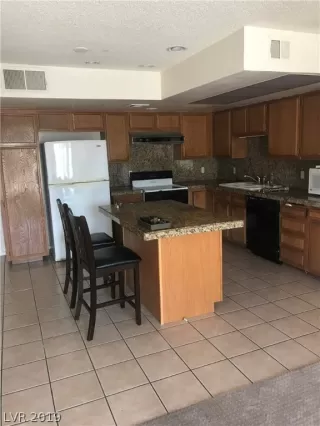 Photo #3: 2108768 Listing