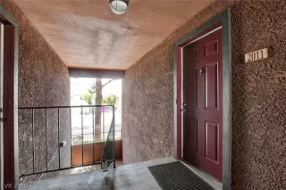 Photo #3: 2108802 Listing