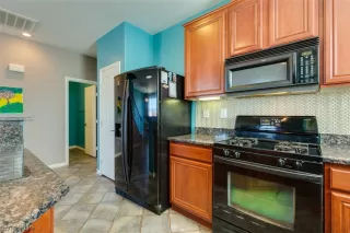 Photo #3: 2108952 Listing