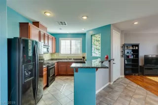 Photo #4: 2108952 Listing