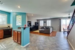 Photo #5: 2108952 Listing