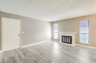 Photo #5: 2108974 Listing