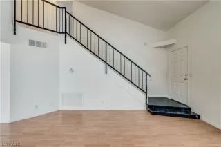 Photo #6: 2108989 Listing