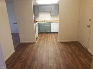 Photo #2: 2109021 Listing